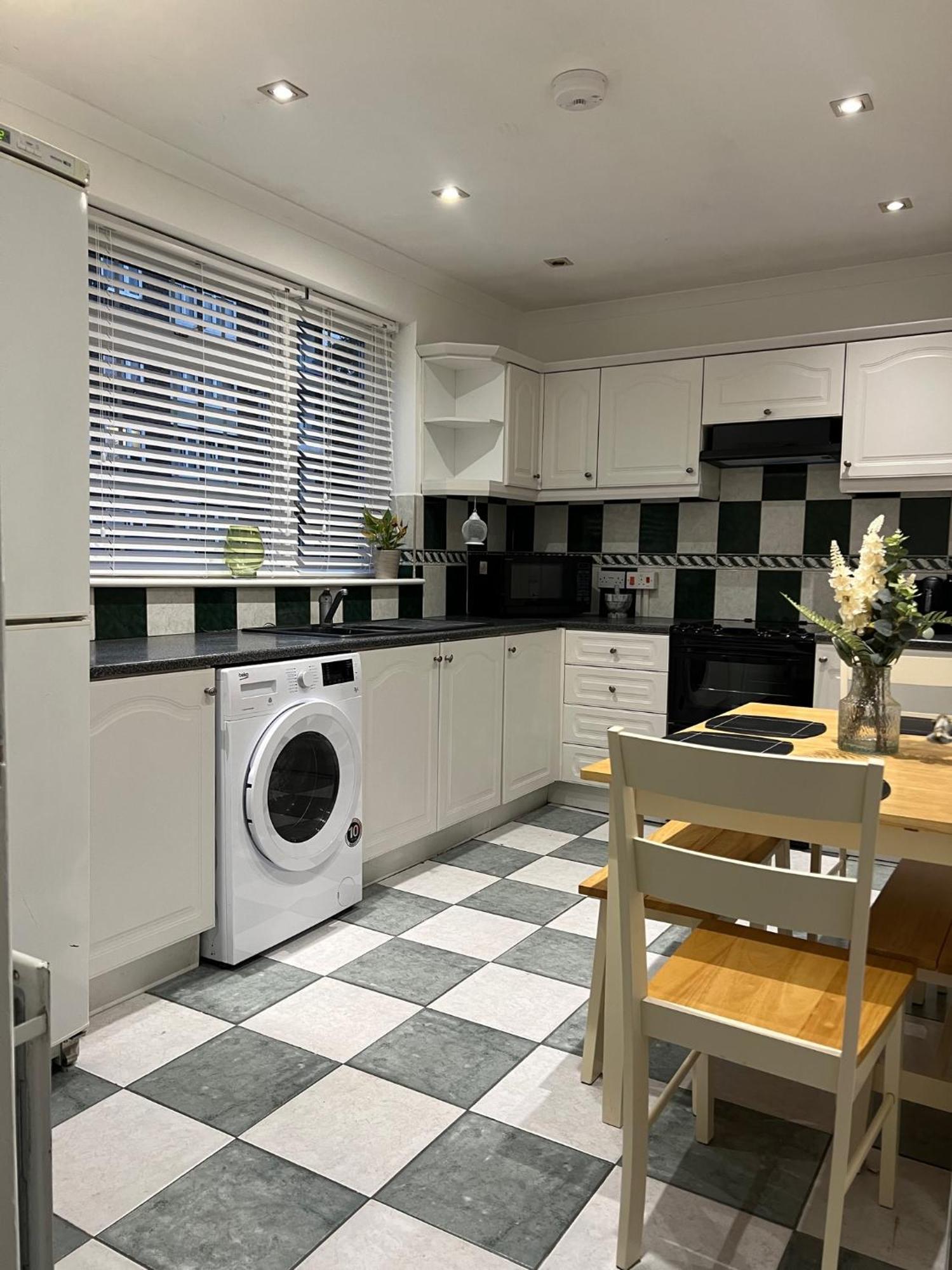 Cozy 3 Bedroom House, Greenwich, London Apartment *